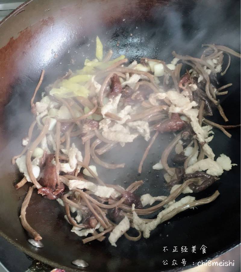 茶树菇炒肉的做法步骤：9