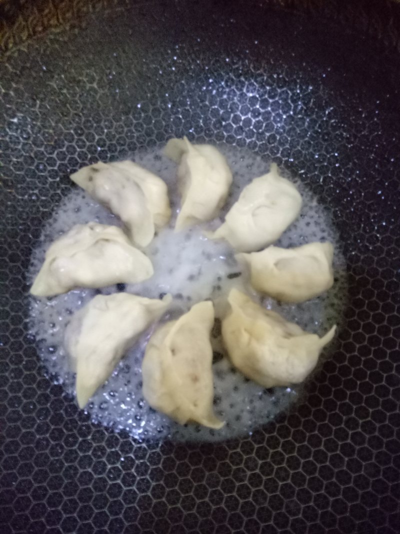 冰花煎饺（香菇猪肉馅）的做法步骤：15