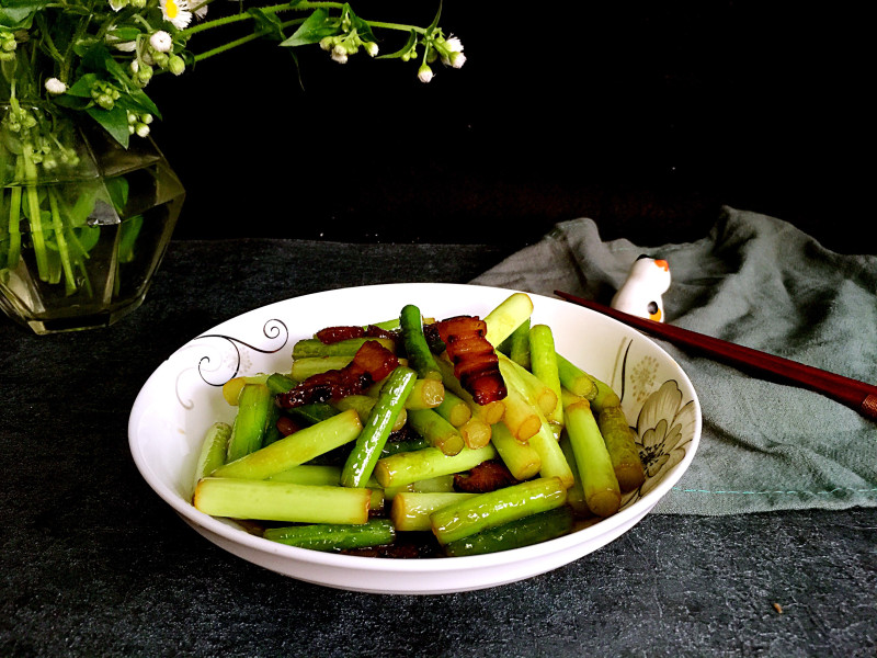 蒜苔炒腊肉的做法步骤：11