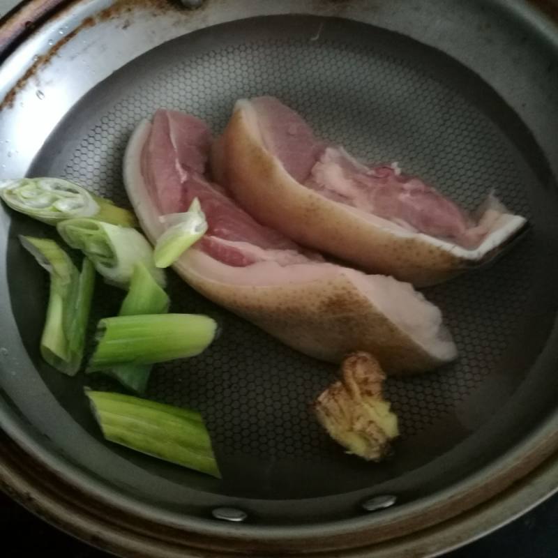 回锅肉的做法步骤：2