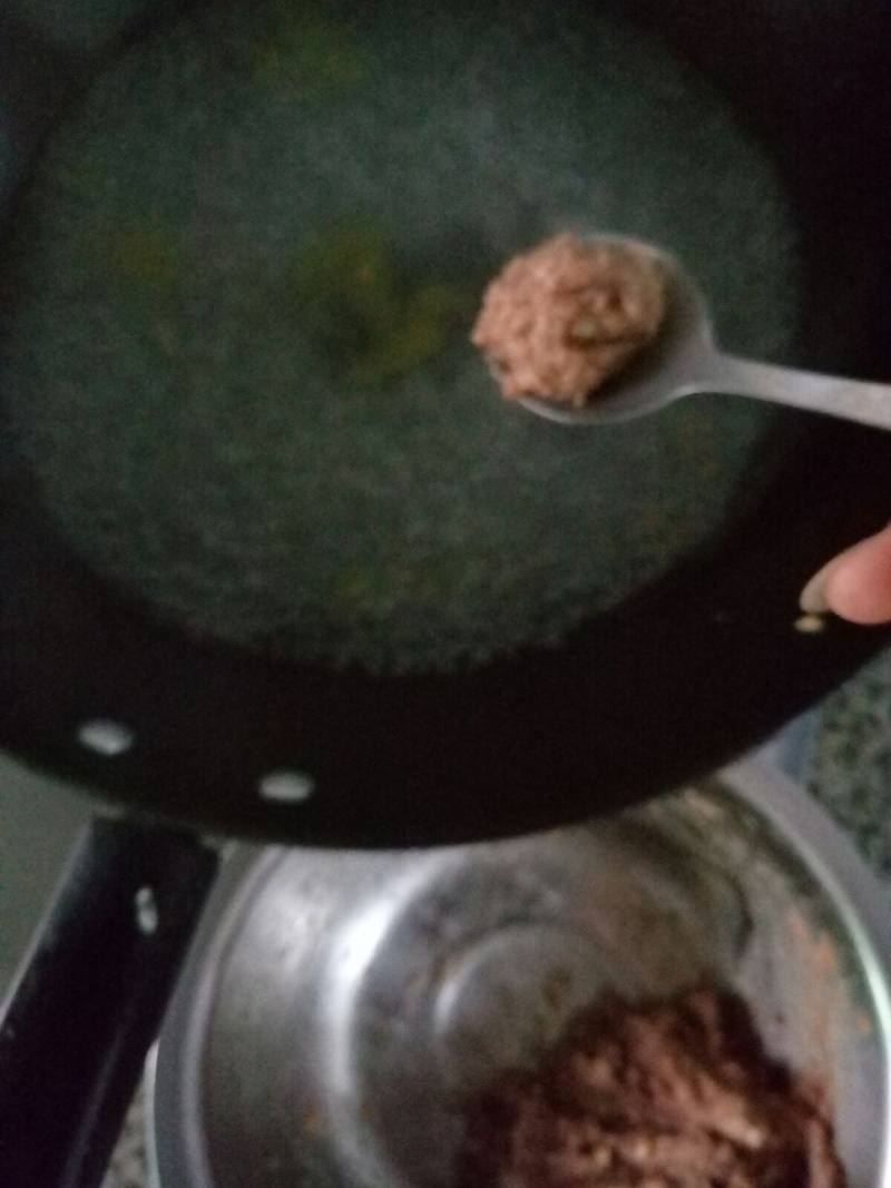 清汤菠菜牛肉丸的做法步骤：2