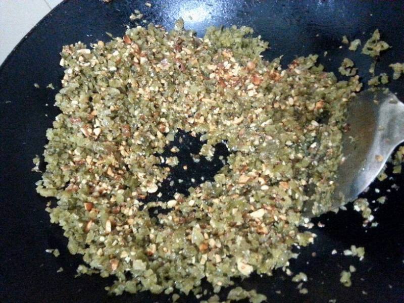 咸菜花生粒炒饭的做法步骤：11