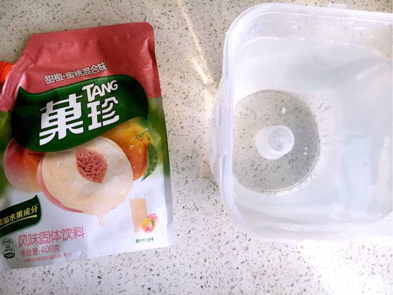 果珍蜜桃冰饮的做法步骤：1