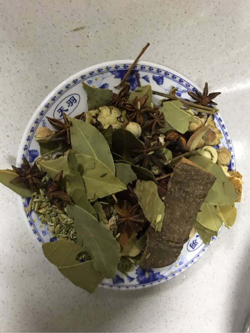 酱卤鸭腿的做法步骤：1