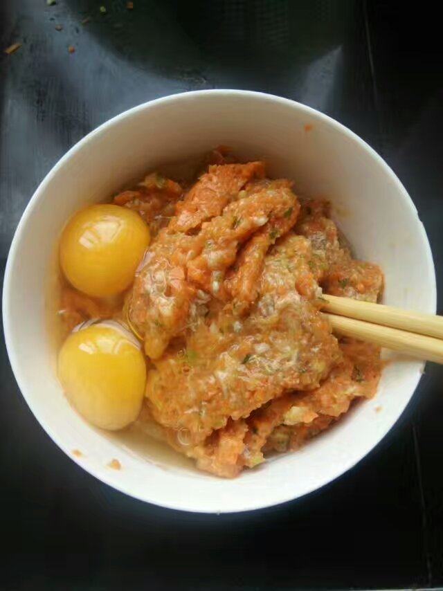 腊肉虾仁鸡蛋饺的做法步骤：4