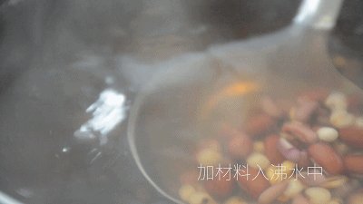 【小森妈妈菜谱】28天调理药膳-祛湿养颜汤的做法步骤：2