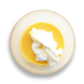芒果酸奶蛋糕卷的做法步骤：6