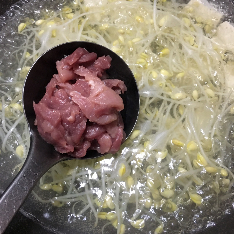 黄豆芽肉片汤的做法步骤：8