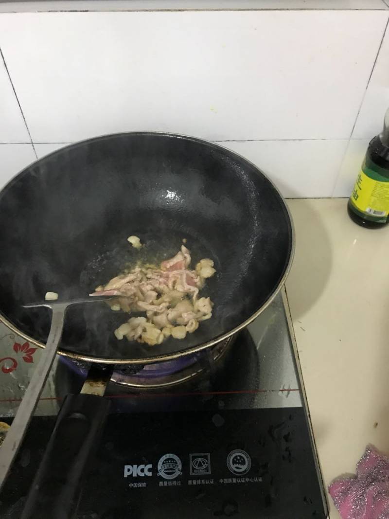 秋葵炒肉的做法步骤：2