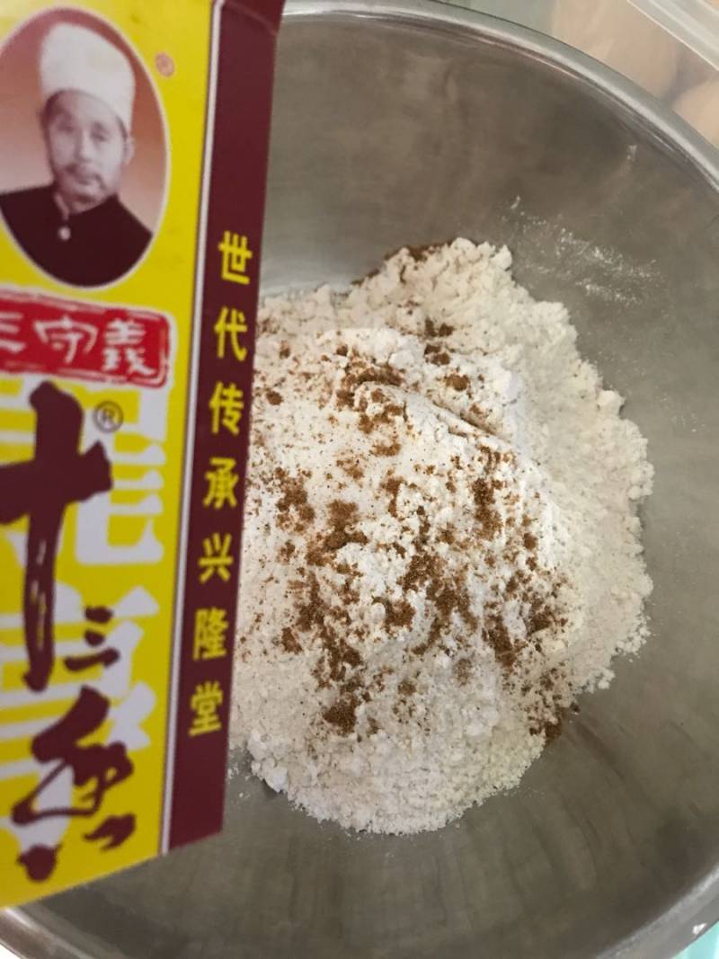 植物油烤五香饼干的做法步骤：1