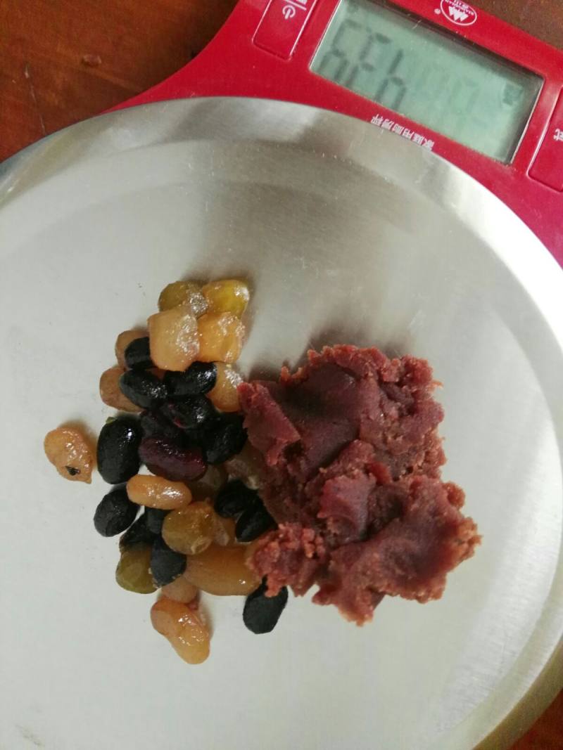 豆沙蜜豆月饼的做法步骤：5