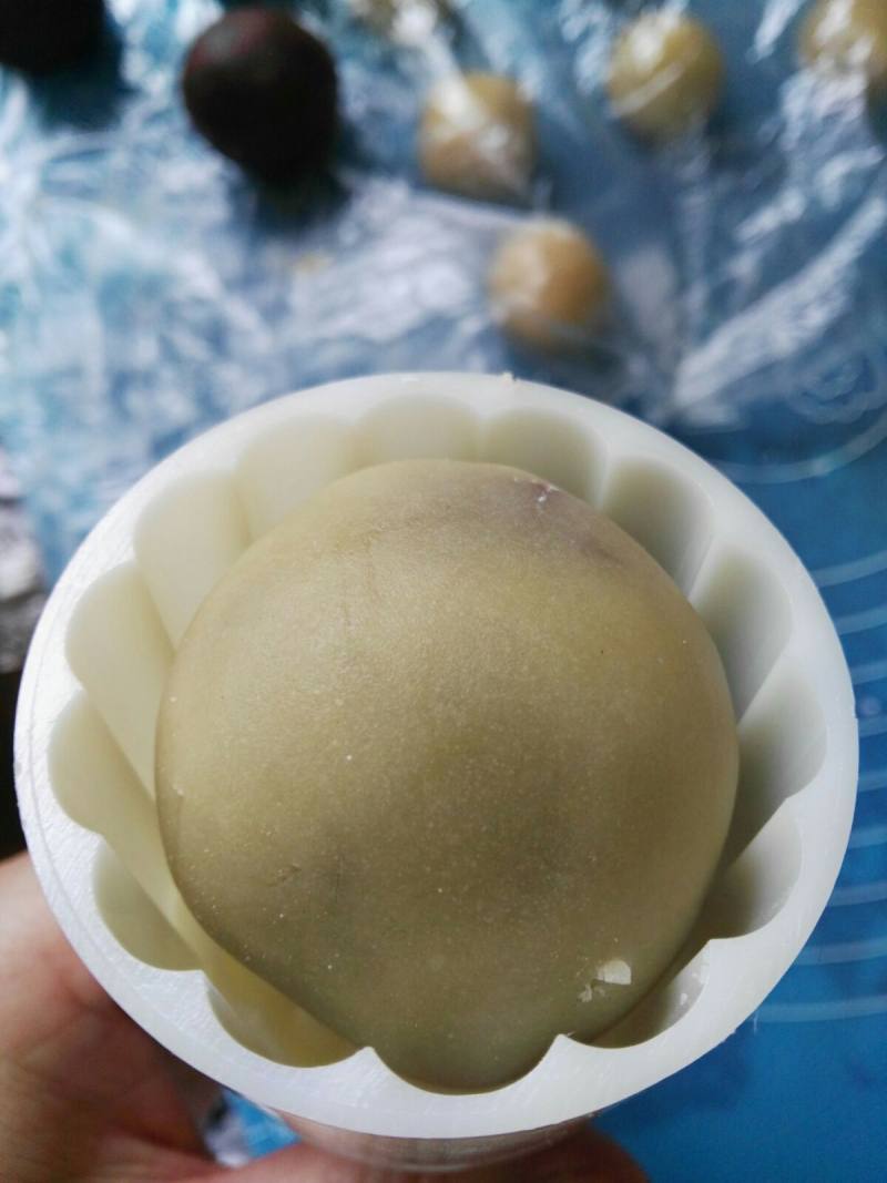 豆沙蜜豆月饼的做法步骤：12