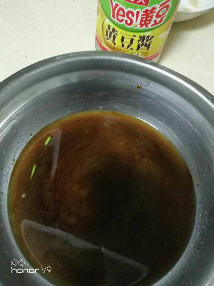 豆酱焖鲈鱼的做法步骤：3