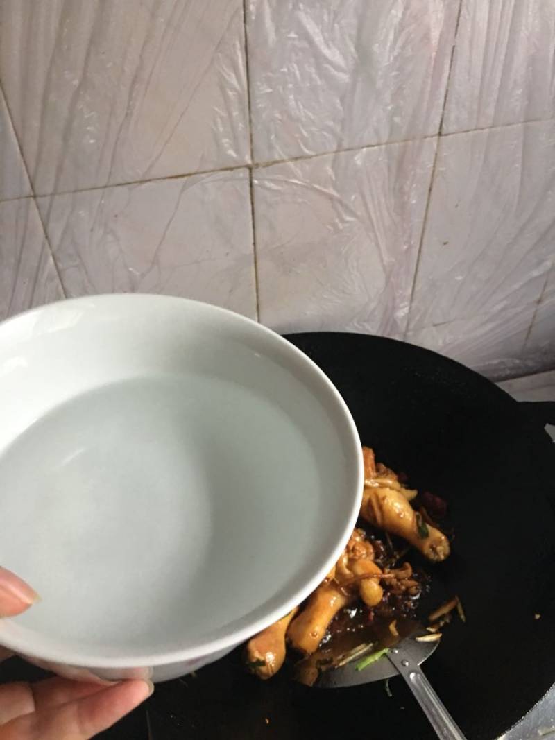 土豆烧鸡腿的做法步骤：6