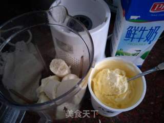 香草冰淇淋香蕉奶昔的做法步骤：1