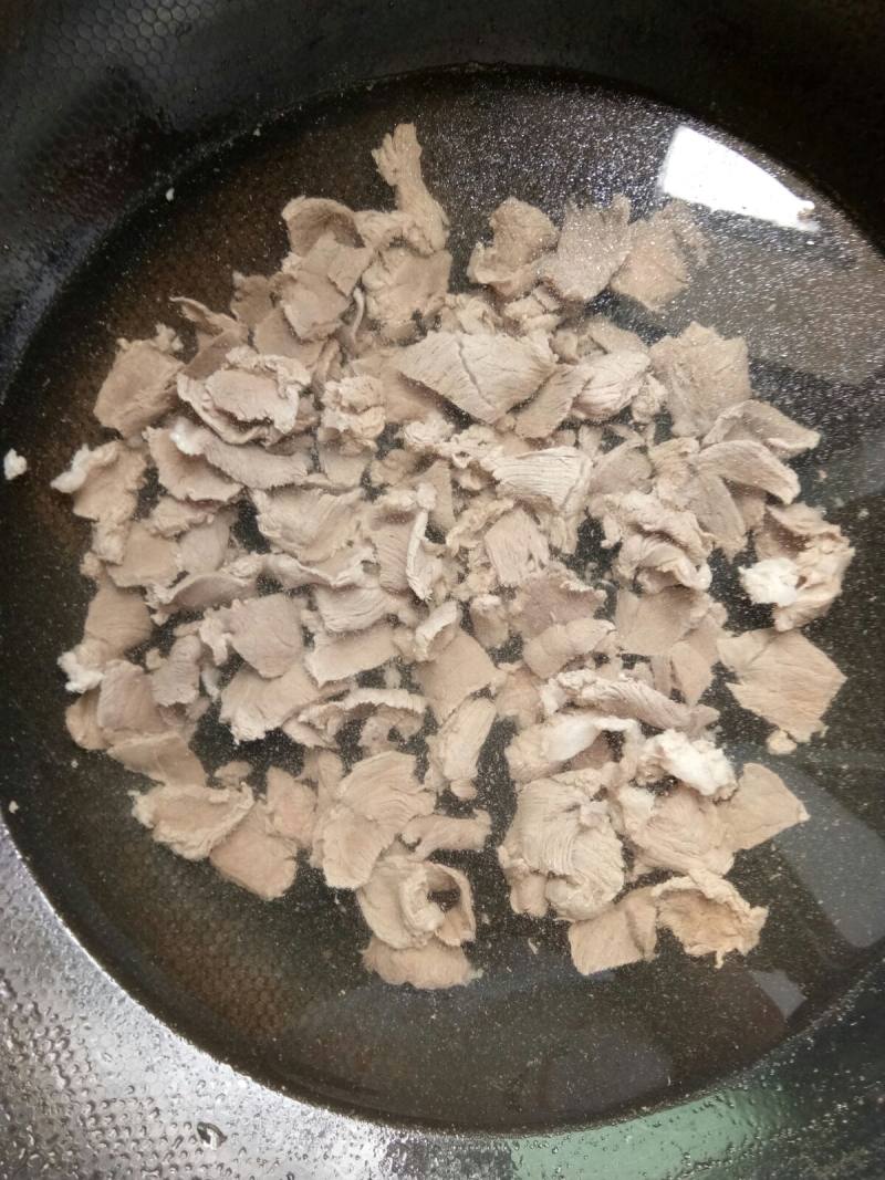 香菇牛肉面的做法步骤：2