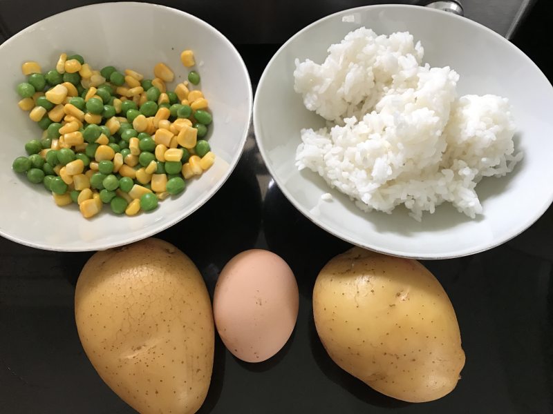 鸡蛋土豆杂蔬饼的做法步骤：1