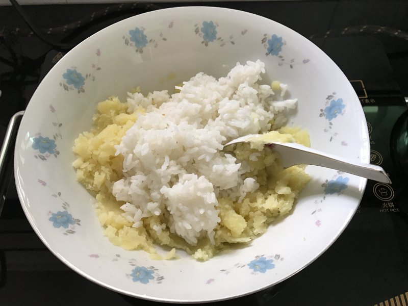 鸡蛋土豆杂蔬饼的做法步骤：4