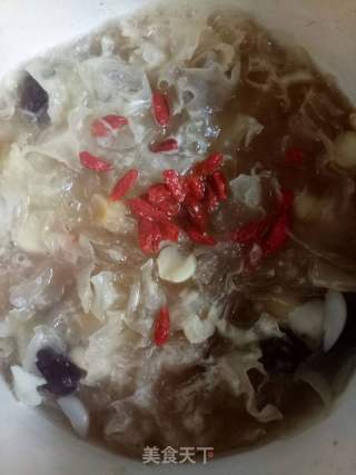 银耳红枣莲子汤的做法步骤：7