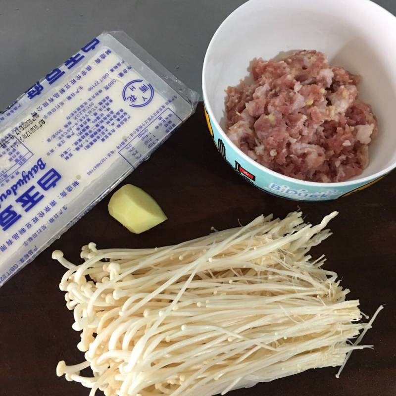 金针菇肉末豆腐汤的做法步骤：1