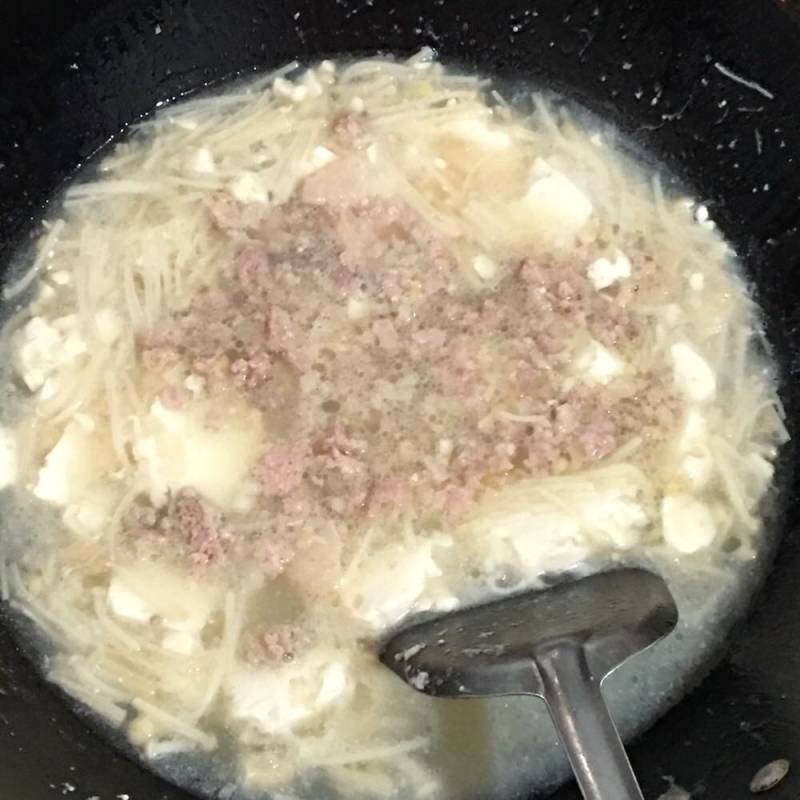 金针菇肉末豆腐汤的做法步骤：8