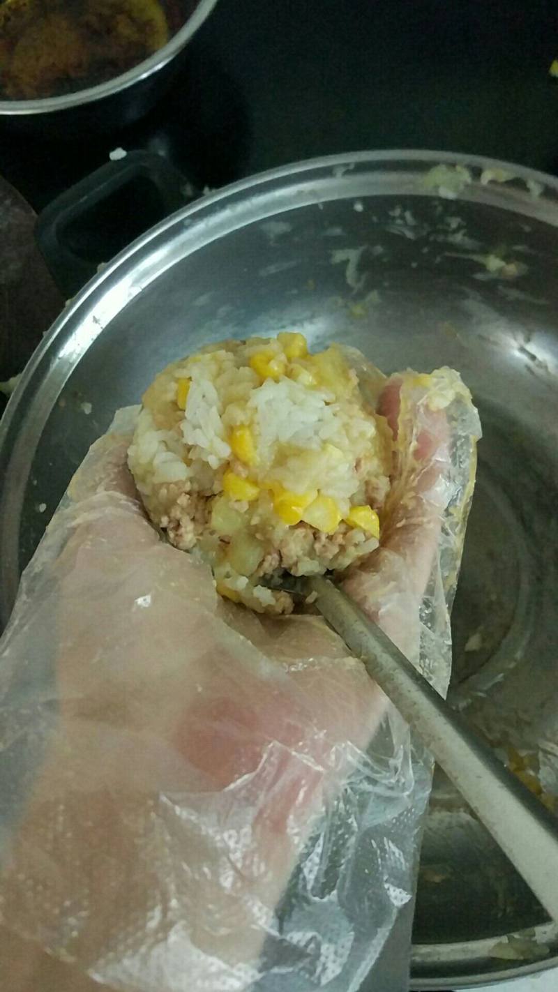 香炸土豆玉米肉末饼的做法步骤：5