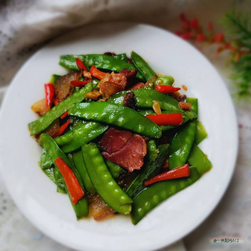 荷兰豆炒腊肉的做法步骤：9