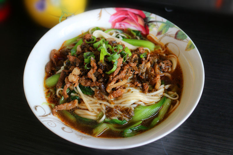 【我家的早餐】芽菜肉丝面的做法步骤：15