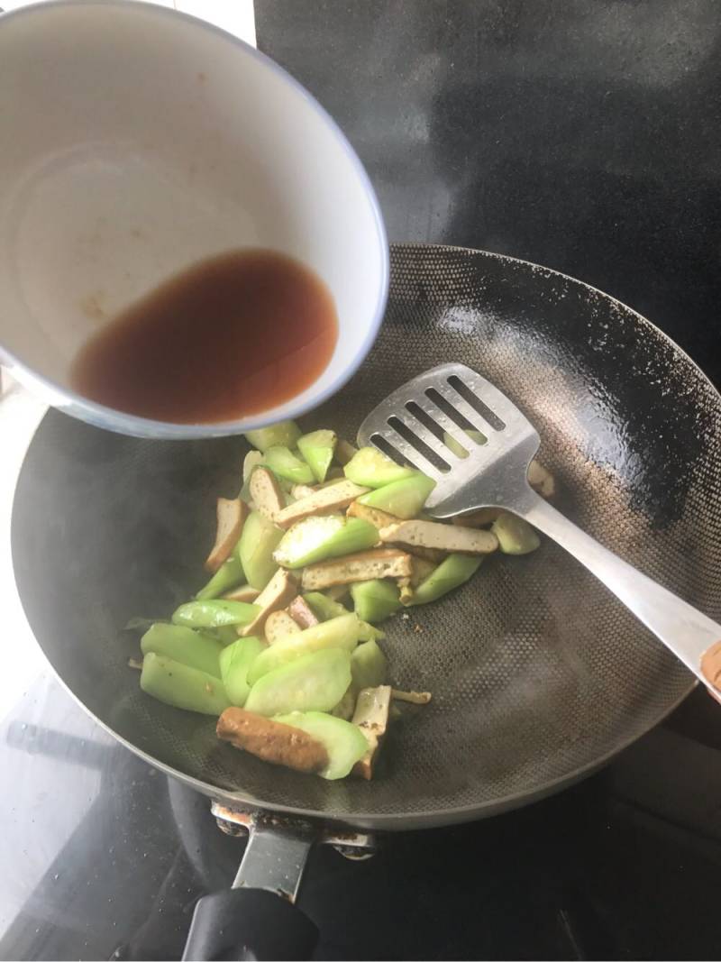 清爽丝瓜豆腐干的做法步骤：8