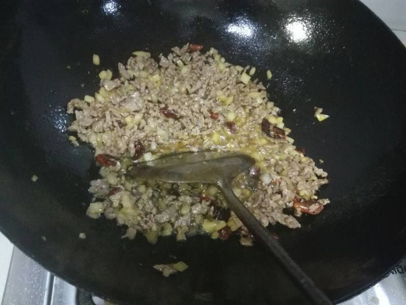 香菇牛肉酱的做法步骤：6