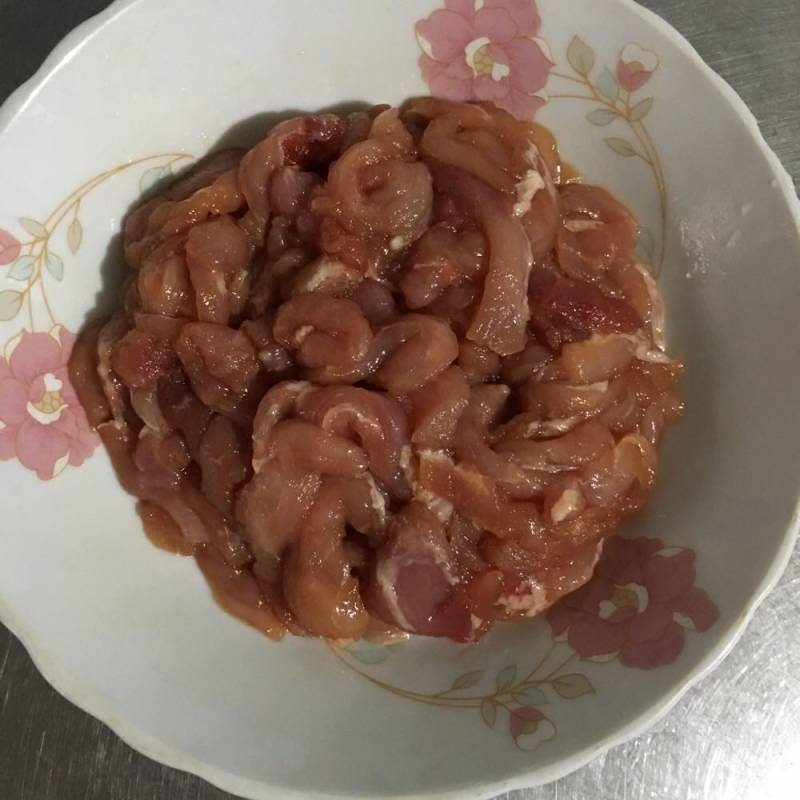 香干毛豆炒肉丝的做法步骤：2