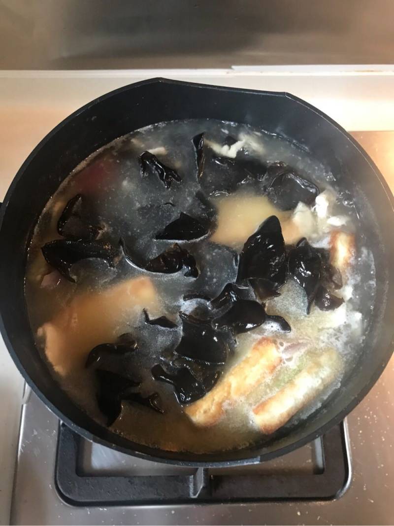 鸡肉油豆皮酸萝卜能量汤的做法步骤：7