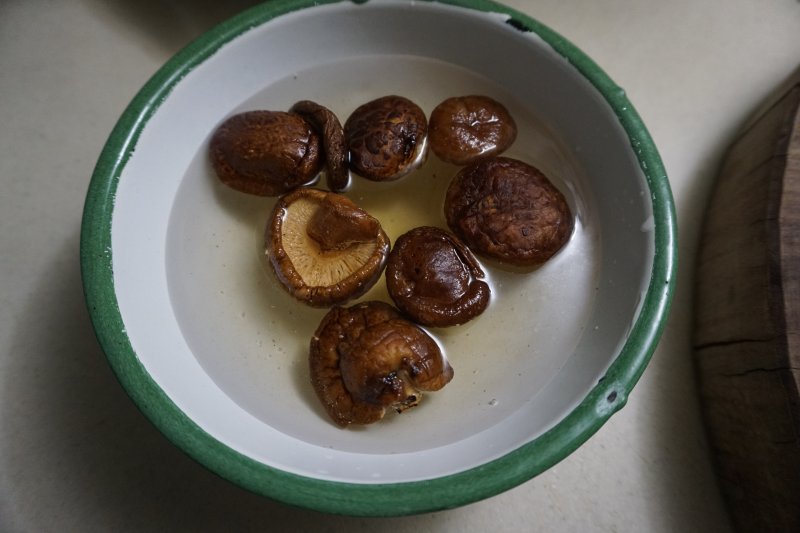 鸡肉番茄水饺的做法步骤：2