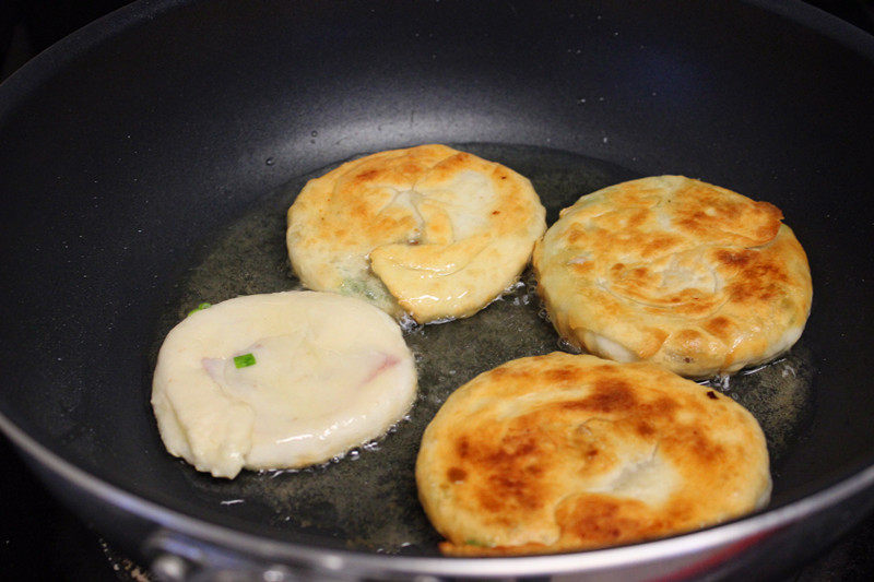 香酥牛肉饼的做法步骤：9