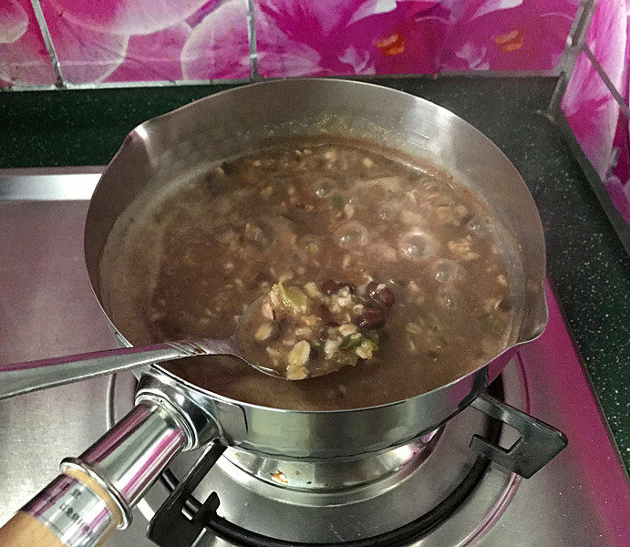 香菇瘦肉红豆沙燕麦粥的做法步骤：7