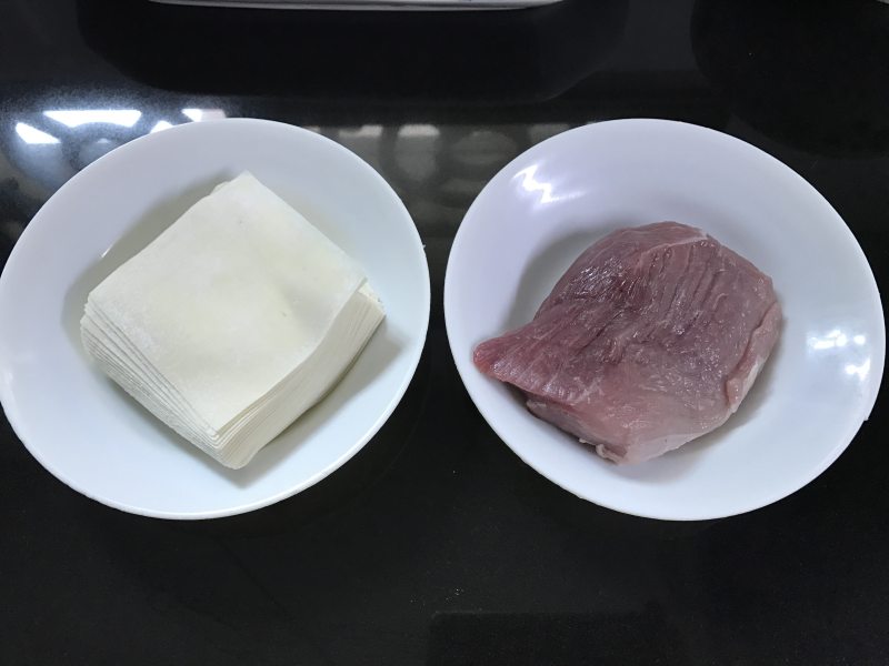 鲜肉小馄饨的做法步骤：1