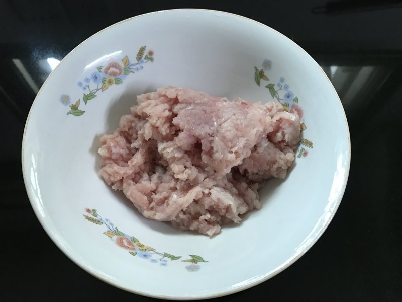 鲜肉小馄饨的做法步骤：2