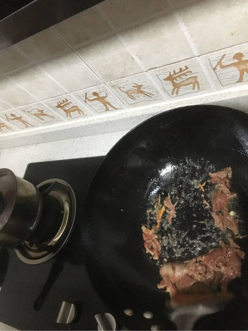 胡萝卜丝炒牛肉的做法步骤：4