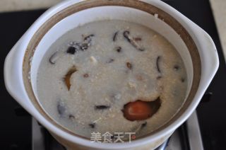 燕麦香菇鸡丁窝蛋粥的做法步骤：11
