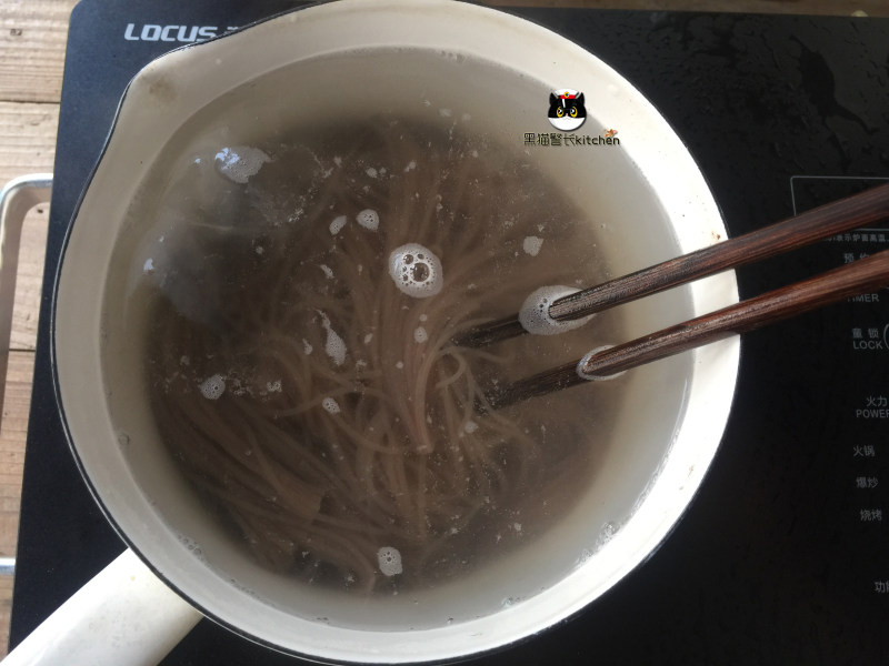 Me制豆浆实验室- 豆浆冷面的做法步骤：3