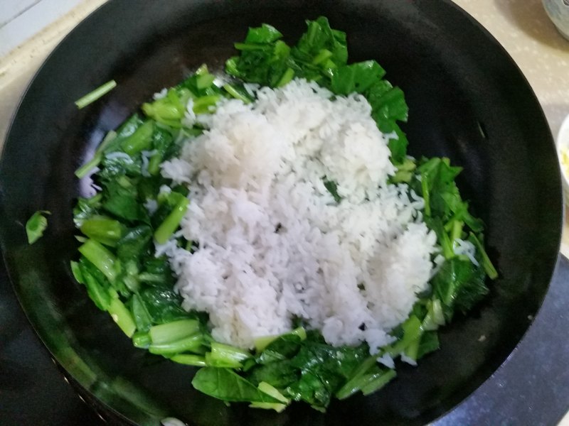 鸡蛋青菜炒饭的做法步骤：6