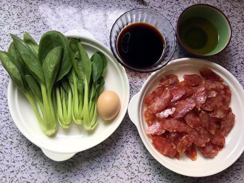 小青de美食----腊味煲仔饭的做法步骤：1