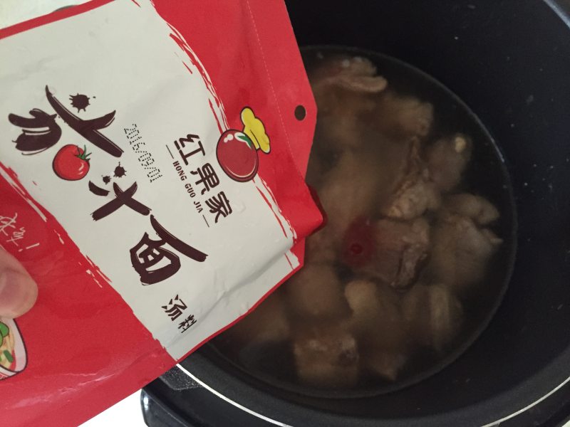 红果家菜谱之番茄排骨的做法步骤：4