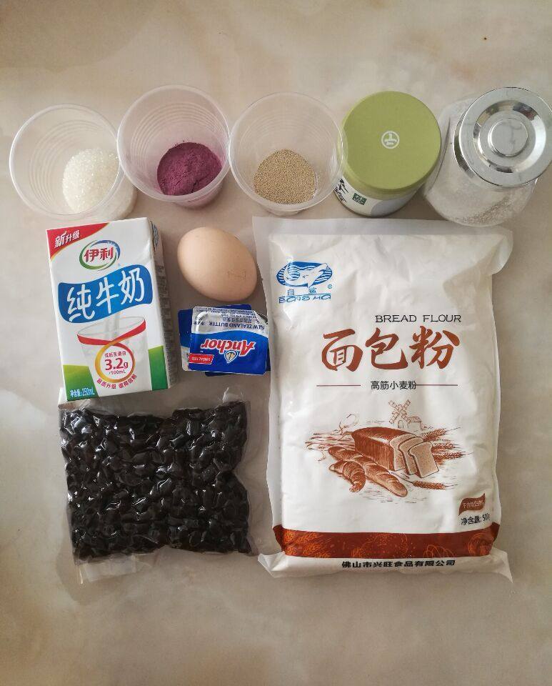 抹茶蜜豆吐司+紫薯蜜豆吐司的做法步骤：1