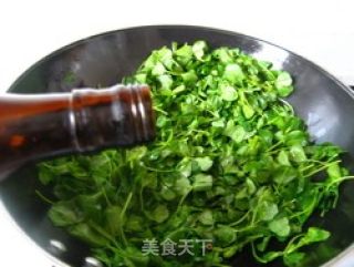 盛行的上海菜--生煸酒香草头的做法步骤：4