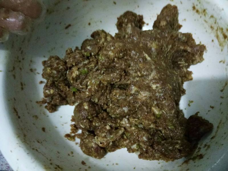 生汆牛肉丸子的做法步骤：3