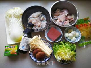 酸菜鲈鱼火锅的做法步骤：1