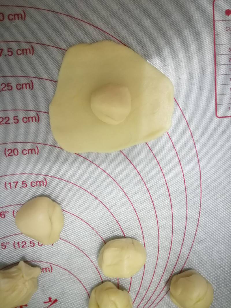蛋黄酥的做法步骤：7