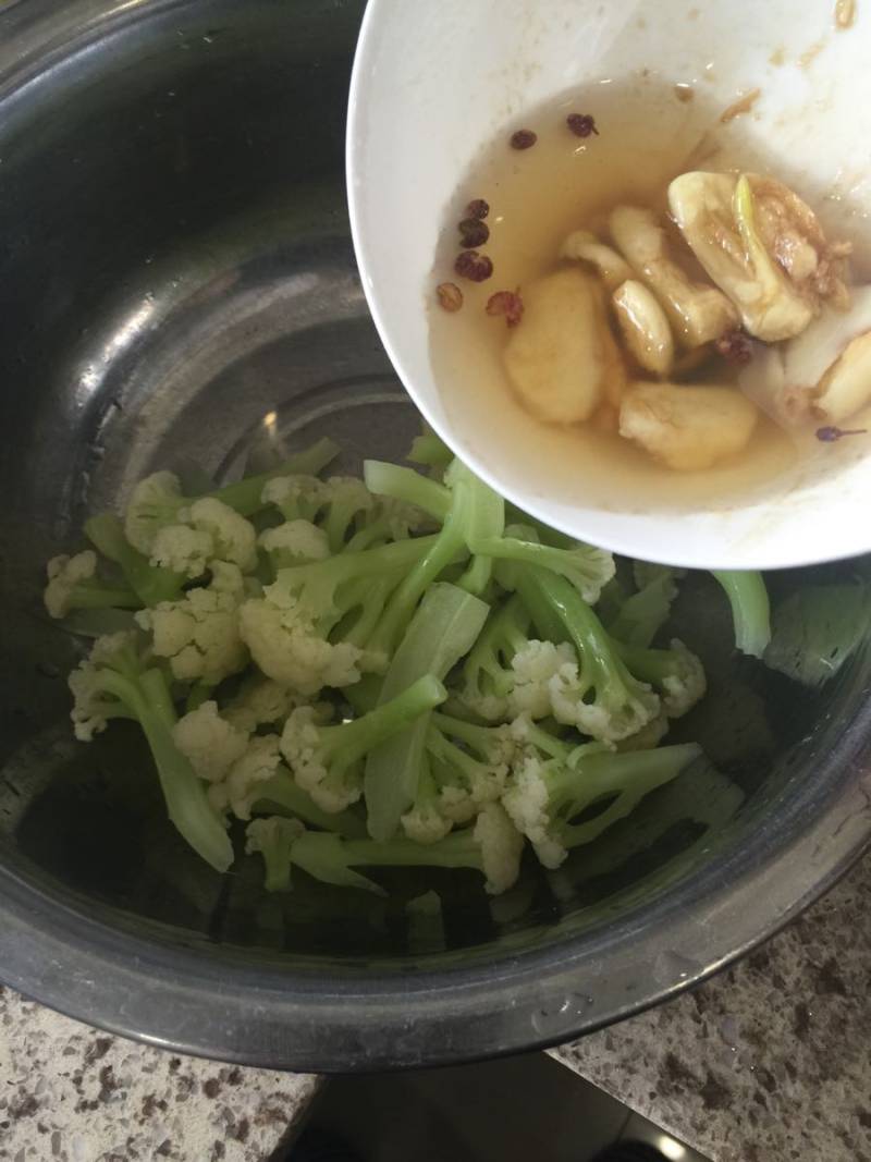 热拌菜之花椰菜和青豆的做法步骤：5