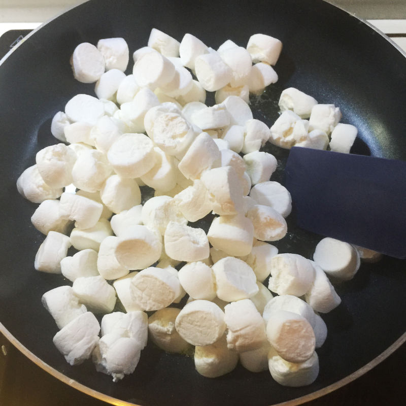 三色奶香牛轧糖 原味可可味抹茶味的做法步骤：6